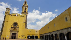 El Convento de San Gabriel, es uno de los primeros en México, data de 1549.