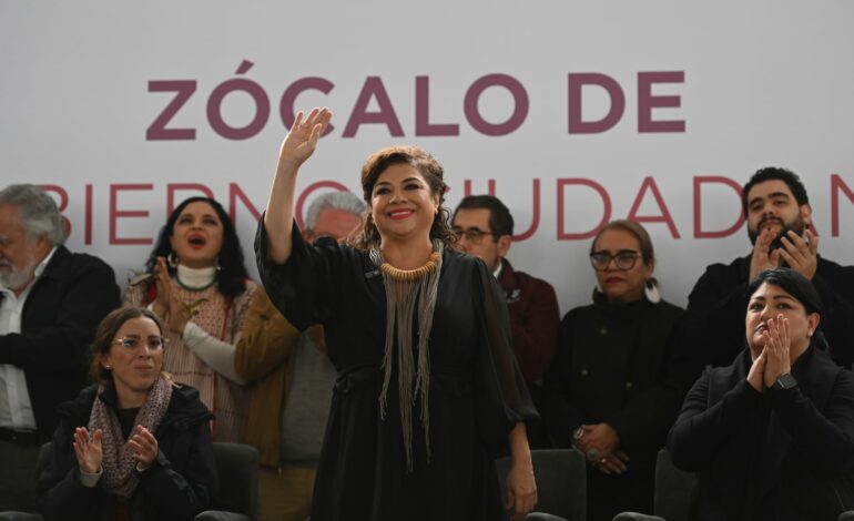 Clara Brugada inicia las audiencias de atención ciudadana en el Zócalo