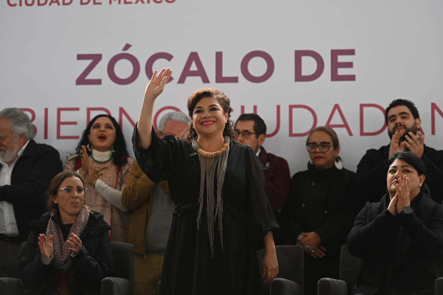 Clara Brugada inicia las audiencias de atención ciudadana en el Zócalo