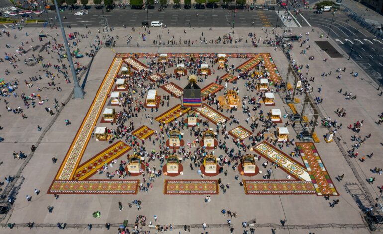 Ofrenda Monumental de Día de Muertos en el Zócalo